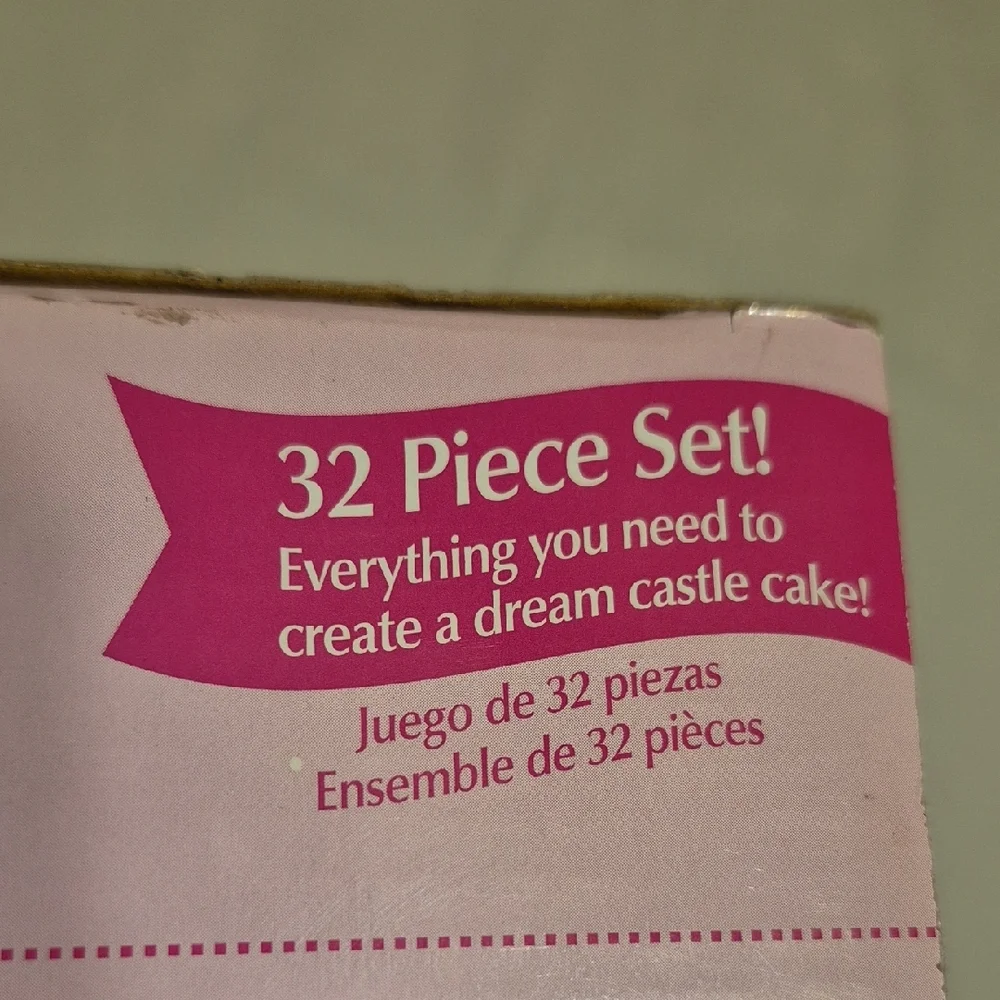 Wilton Romantic Castle Cake Set